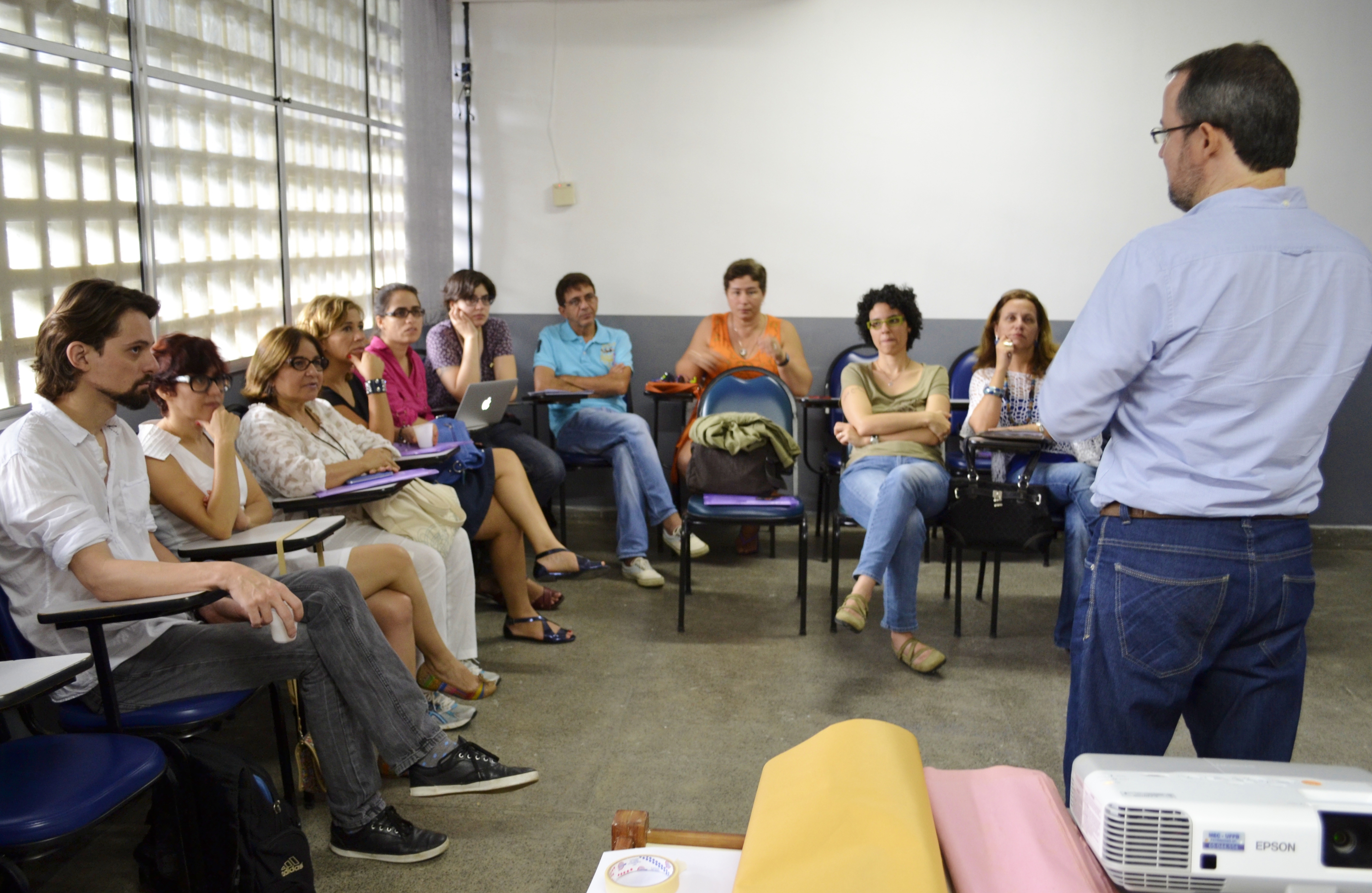 Participantes aproveitaram a oficina para tirar dúvidas quanto a técnica de entrevista em grupos. Foto: Ádria Albarado.